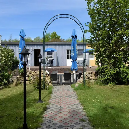Apartment Charmante Mit Garten In Wiek Wiek auf Ruegen
